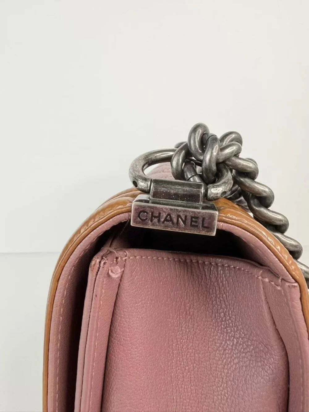 Channel boy flag crossbody bag - Picture 9 of 12